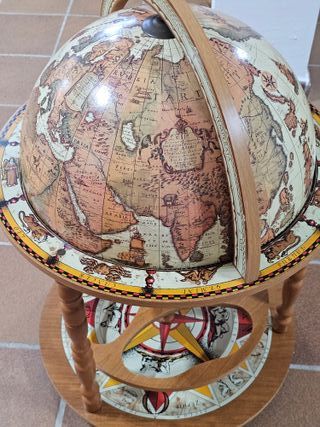 Mueble bar globo terráqueo botellero