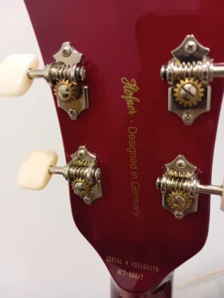 Bajo Höfner Verythin Rojo