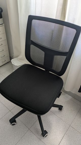 Silla ergonómica de oficina negra