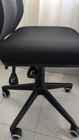 Silla ergonómica de oficina negra