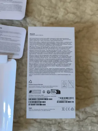 Caja vacía iPhone 15
