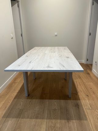 Mesa y 4 sillas comedor