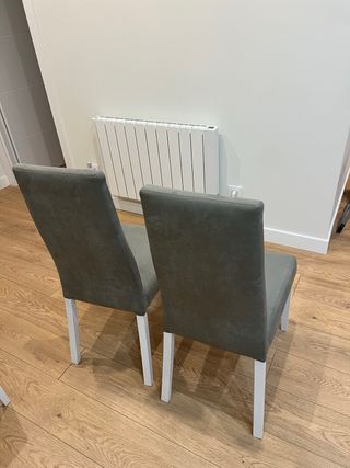 Mesa y 4 sillas comedor