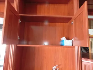 Mueble de salón madera y cristal