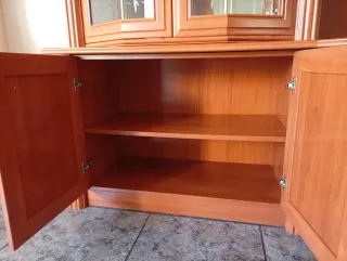 Mueble de salón madera y cristal