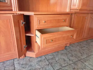 Mueble de salón madera y cristal