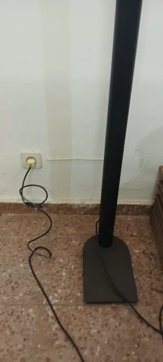 Lámpara de pie negra con luz regulable - 182cm