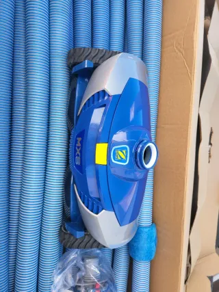 Robot Limpiafondos Zodiac MX8 + Mangueras y acce