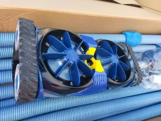 Robot Limpiafondos Zodiac MX8 + Mangueras y acce