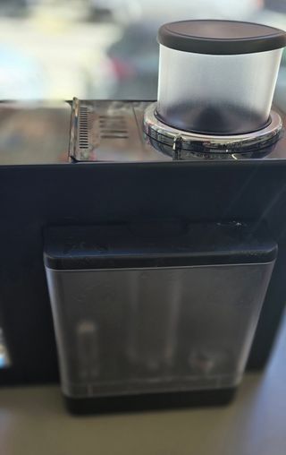 Cafetera DeLonghi Rivelia Negra