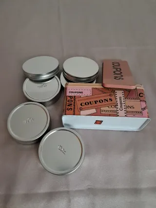 Cajas metálicas: 1 rectangular y 3 redondas