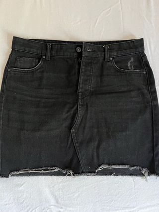 Falda vaquera negra con botones