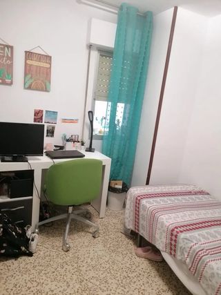 Alquilo habitación en piso de estudiantes