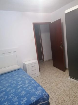 Alquilo habitación en piso de estudiantes