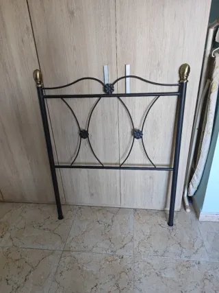 Cabecero de forja negro y dorado
