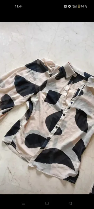 Camisa Abullonada Beige y Negra