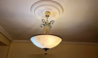 Lámpara de techo en cristal y metal de luz cálida