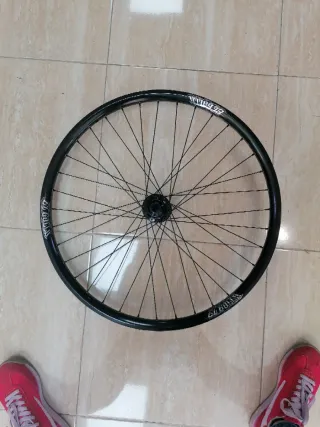 Llanta El Gallo 26"delantera para descenso