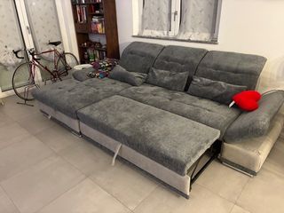 Divano angolare grigio e beige