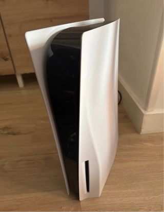 PlayStation 5 de 825GB y juego UFC 5