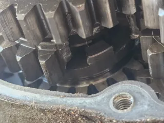 Pinñon de la marcha 4 esta roto canbio por algo k