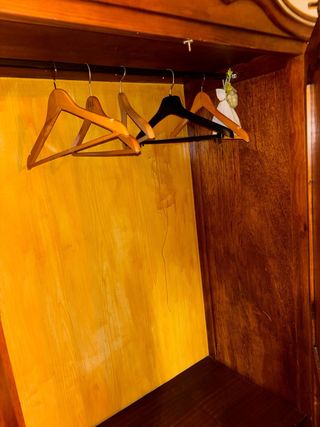 Armario de madera pino