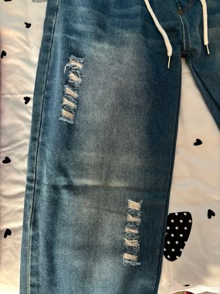 Pantaloni jeans con decorazioni