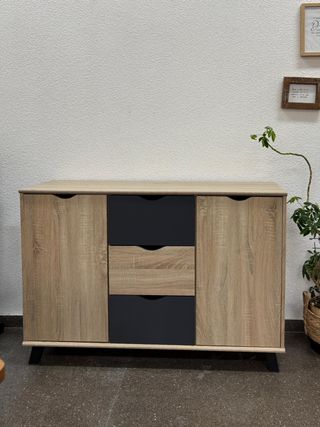 Aparador nuevo de 2 puertas y 3 cajones