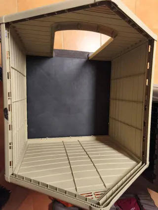 Caseta para perro de plástico beige