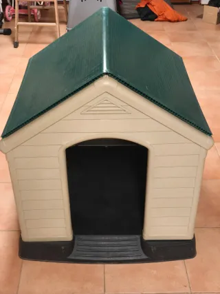 Caseta para perro de plástico beige
