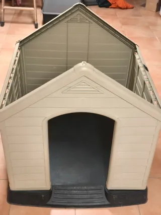Caseta para perro de plástico beige