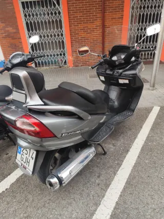 Suzuki Maxi Scooter Gris