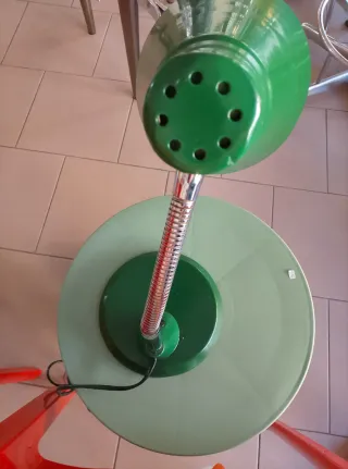Lampada da tavolo verde