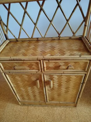 Mueble de mimbre y caña