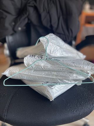 Pack 20 Perchas Metal Plástico