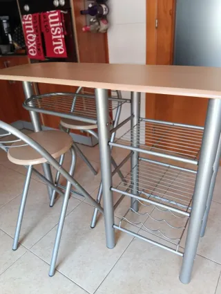 Mesa bar con botellero y 2 taburetes