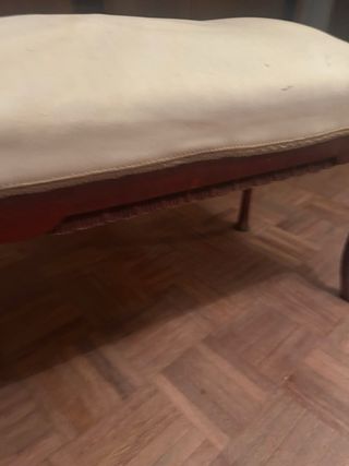 Banqueta Luis XV madera nogal tapizado blanco