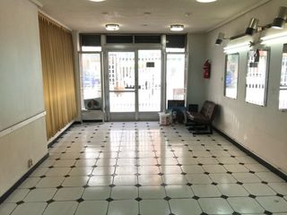 Se alquila local comercial