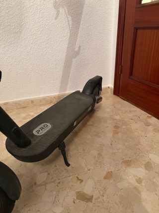 Patinete eléctrico negro