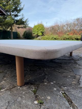 Base tapizada beige y blanca 150x190x30