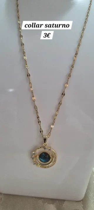 Collar Saturno bisutería azul y dorado