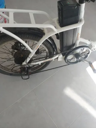 Bicicleta Eléctrica Plegable Blanca