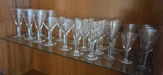 Copas de cristal talladas (17+7 de otra vajilla)