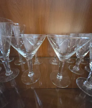 Copas de cristal talladas (17+7 de otra vajilla)