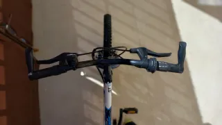 Bicicleta Rockrider ST 120 Blanca y Azul