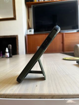 Funda iPhone 11 con pata de apoyo