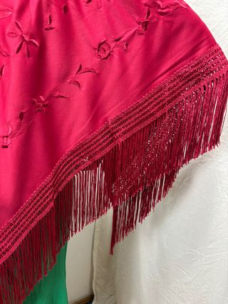 Manton Flamenco Rojo Bordado Flores