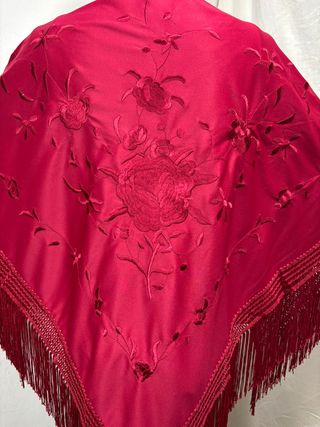 Manton Flamenco Rojo Bordado Flores