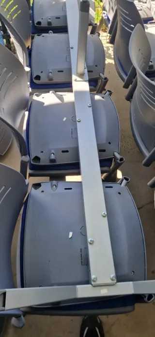 Sillas de auditorio metálicas y de plástico 150 ud