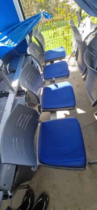 Sillas de auditorio metálicas y de plástico 150 ud